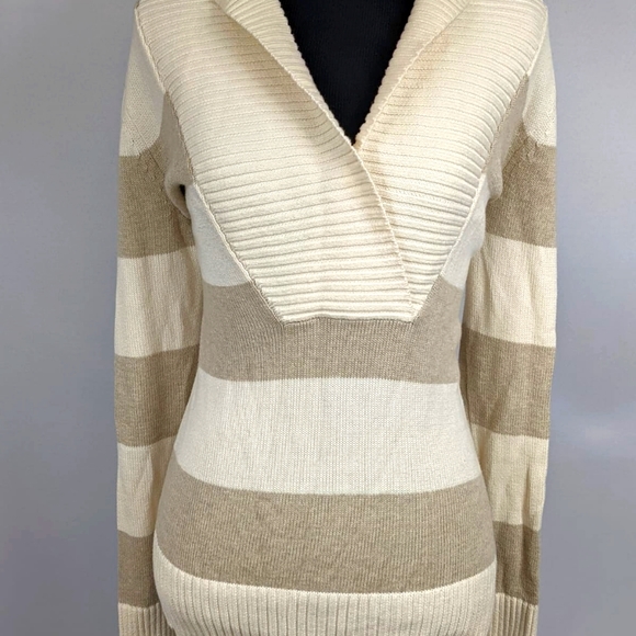 Banana Republic Woman Sweater - Picture 1 of 3